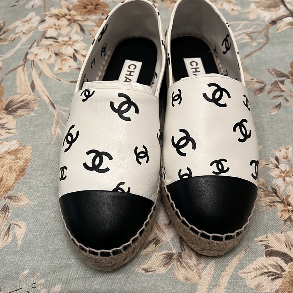 Authentic Chanel leather espadrilles - Picture 5 of 8
